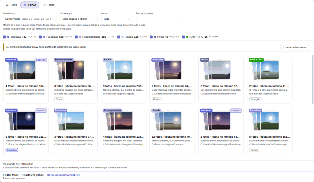 Tela das pilhas do Elegant Photo Cleaner: uma grade de pilhas, cada cartão com o rótulo Idênticas, Parecidas, Recomprimida, Rajada, Prints ou RAW + JPG, quantas fotos tem e quanto espaço libera